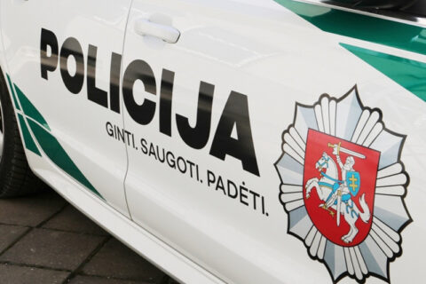 Skaudi nelaimė Tauragnuose: nuo stogo nukrito ir žuvo žmogus