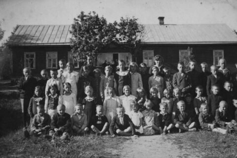 Verpėja balanos šviesoje, pragaištingi ugnies kamuoliai ir kodėl ūkininkus mokykloje rakino