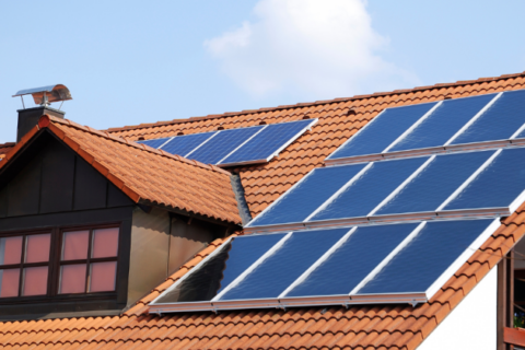 Kainų palyginimas: saulės elektrinės ir jų įrengimo kaštai Lietuvoje 2024 metais
