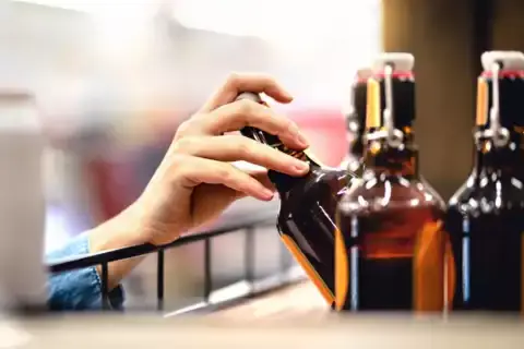 Utenoje iš parduotuvės pavogta alkoholinių gėrimų už 711 eurų