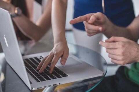 Su kokiomis problemomis susiduria įmonės, jei darbuotojai nemoka kalbų?