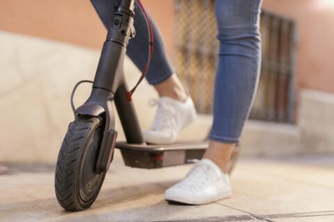 Utenoje užsidegęs elektrinis paspirtukas uteniškiams pridarė nuostolių