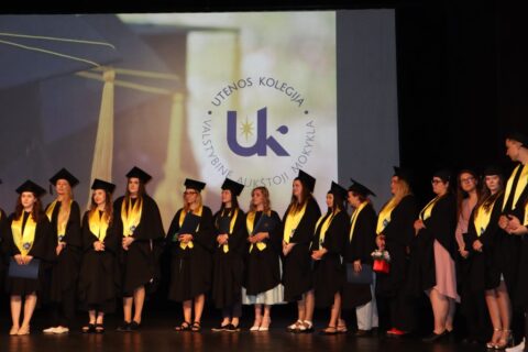 Šventiška diena Utenoje – kolegijos absolventams įteikti diplomai