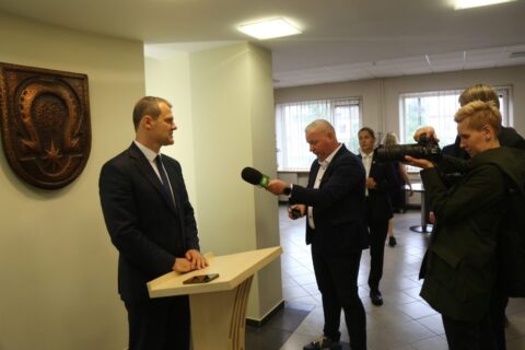 Po laimės pasaga pastovėjęs premjeras tikisi sėkmės visai Vyriausybei