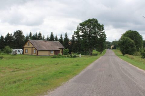 Vilkablauzdės pradinė mokykla, šventieji prie vandens ir Kulinos beržas