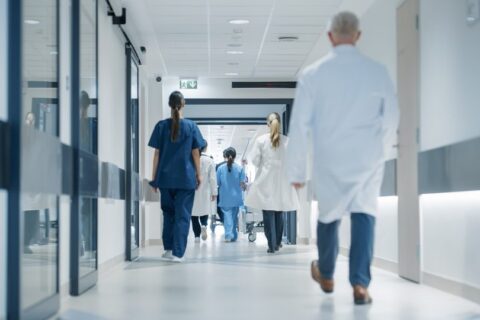 Kas ketvirtas gyventojas eilėje pas gydytojus laukia ilgiau nei tris mėnesius: kaip patekti greičiau?