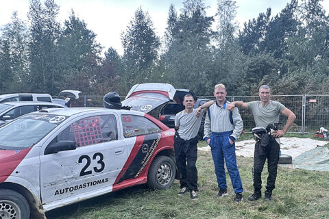 Autokroso mėgėjai ragina prisijungti prie komandos