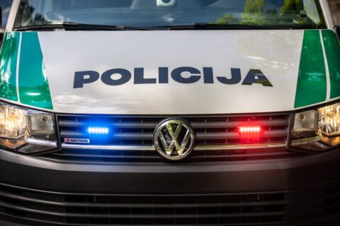 81 metų vairuotojas partrenkė šaligatviu ėjusį pėsčiąjį: žmogus žuvo
