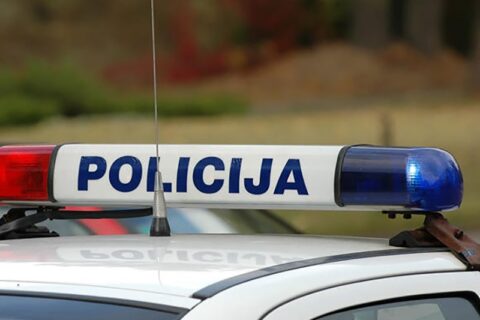 Nelaimė Utenoje: iš daugiabučio 5 aukšto iškrito vaikinas
