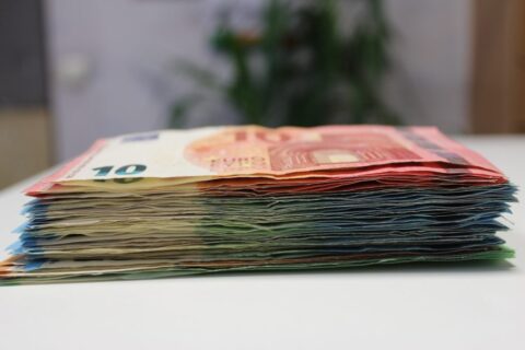 Vyriausybė patvirtino – kitais metais augs įvairios išmokos