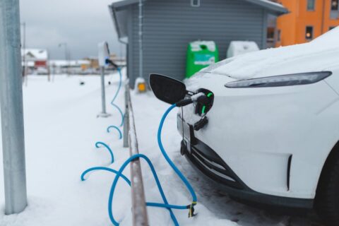 Gyventojai aktyviai naudojasi parama elektromobiliams įsigyti: lėšų dar yra