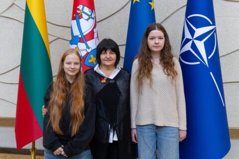 Utenos meno mokyklos auklėtinių darbai – Vyriausybės rūmuose atidarytoje parodoje