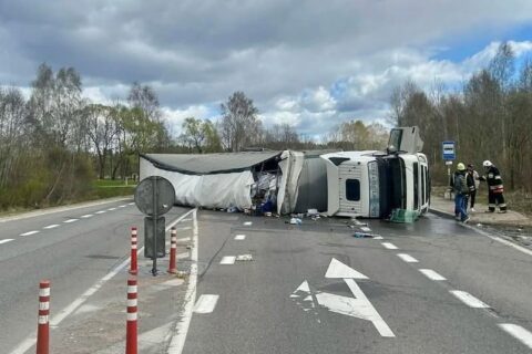Dėmesio: dėl eismo įvykio uždarytas kelias