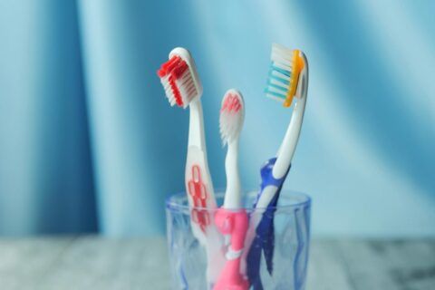 Ne tik dantų šepetėlis: dažniausios klaidos plastiko konteineriuose