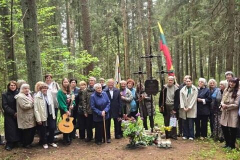 Partizanų pagerbimo, kariuomenės ir visuomenės vienybės dienos minėjimas Kušlių miške