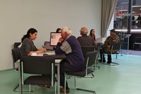 Pusšimtis uteniškių pasinaudojo galimybe gyvai konsultuotis su ESO specialistais: daugiausia klausimų – dėl visuomeninio tiekimo