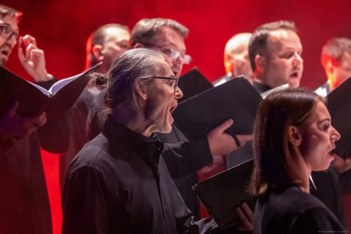 Žodis, muzika, vaizdas ir judesys: oratorija „Vienos vasaros giesmė“ kviečia į kosminę kelionę