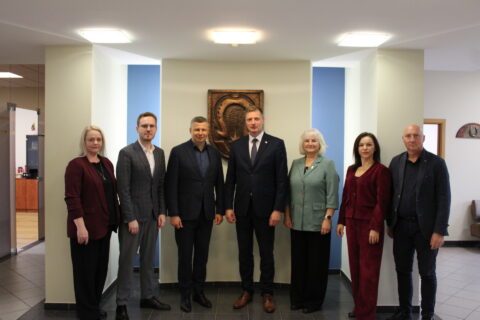 Ministro vizitas šiuolaikinėje fermoje, kur ne karvės spręs, ko joms reikia