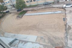 Nauja aikštelė atsinaujinusių daugiabučių kiemų fone